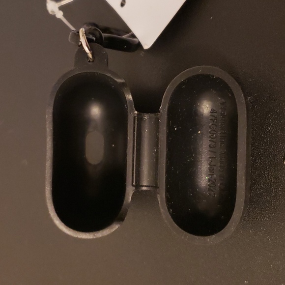 Earbud Case (Airpods)*NWT* - Picture 3 of 3